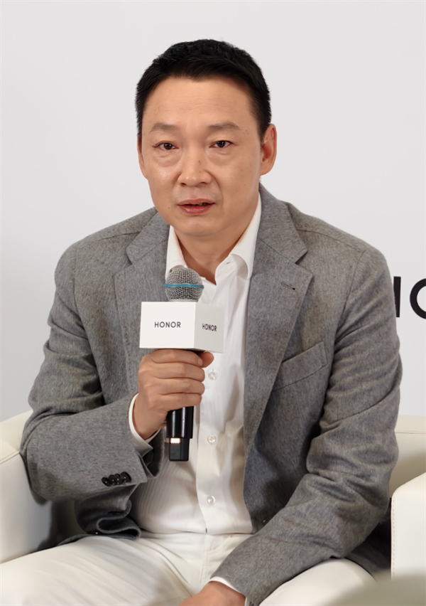 荣耀与阿莱联手！Robot Phone的影像将超越苹果