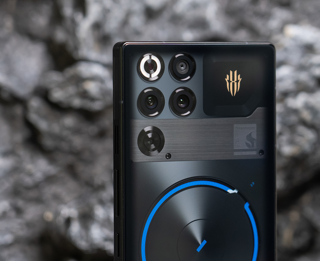 红魔11S Pro+抢先看 可视化双主动散热本月见
