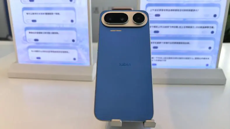 AI手机不是在卷模型，是在抢入口