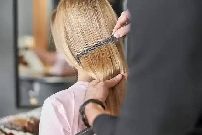 梦见别人给我梳头发是什么寓意预兆