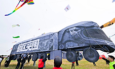 《暗区突围》20米战神头风筝制霸潍坊天空